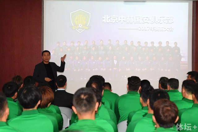 而与《南京照相馆》这样的严肃历史题材情绪切口不同，《浪浪山小妖怪》提供了完全不同的观影体验——用幽默解构无力感，用泪水冲刷委屈，在暑期档中成为一股清流，也助力票房持续逆跌增长。