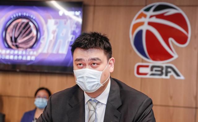 黄渤坚持跳舞，秒变王一博 2022-05-27 5月27日，由黄渤、王一博领衔主演的电影《热烈》官宣正式开机。