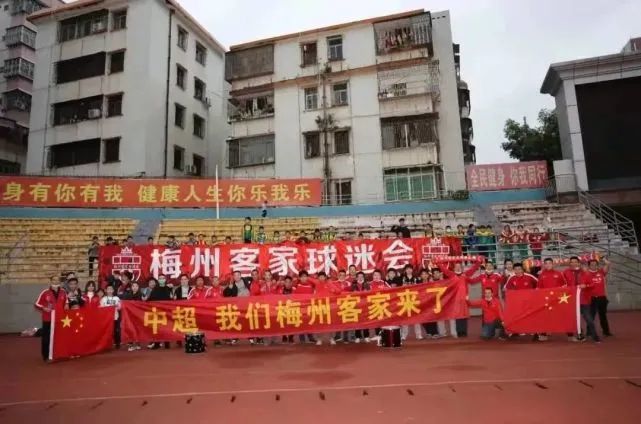 影片日语配音版将由花泽香菜配音小黑，宫野真守配音无限。